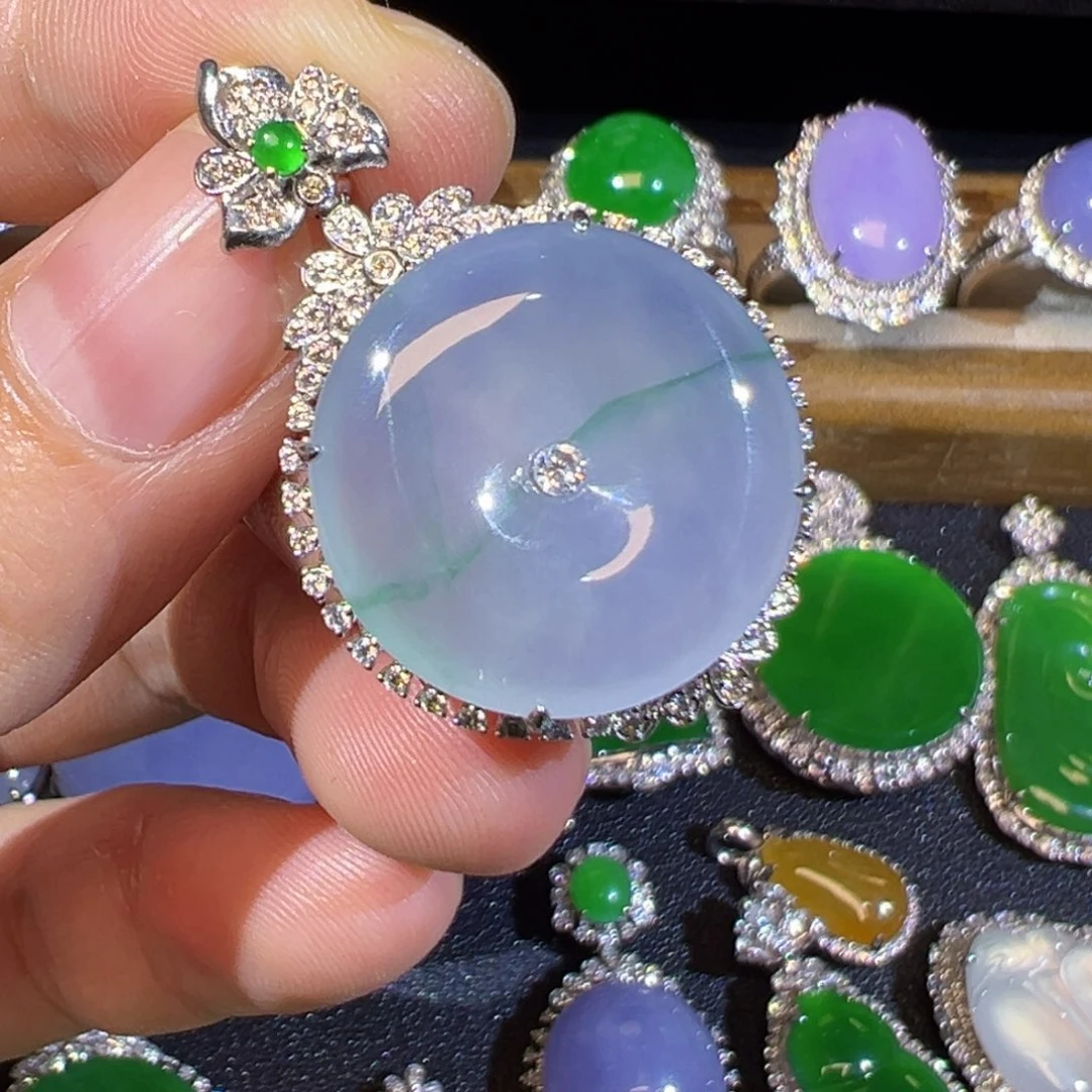 翡翠18K金镶嵌颈饰缅甸翡翠