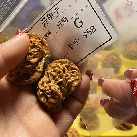 核桃把件用****0自产自销……