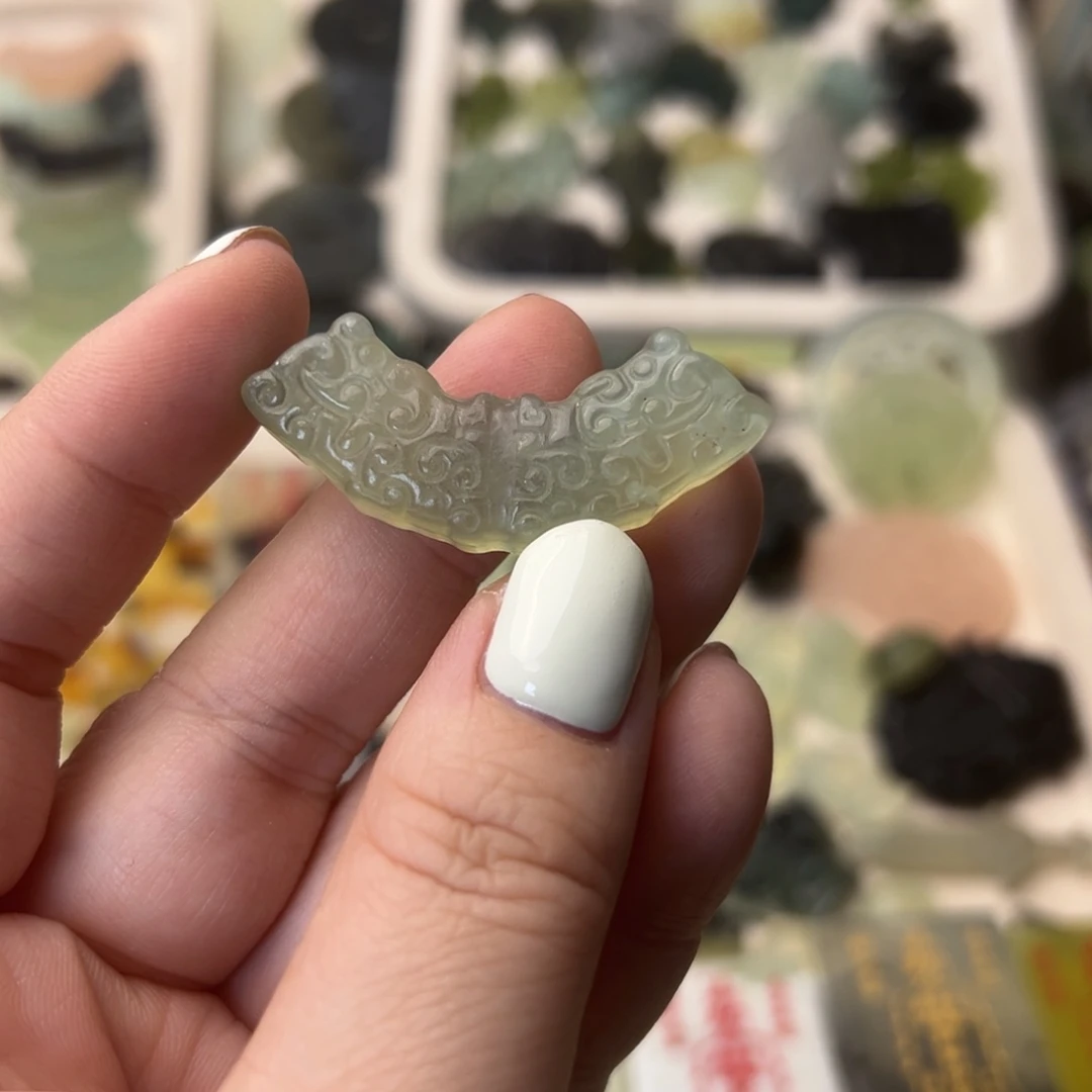 蛇纹石玉颈饰合金