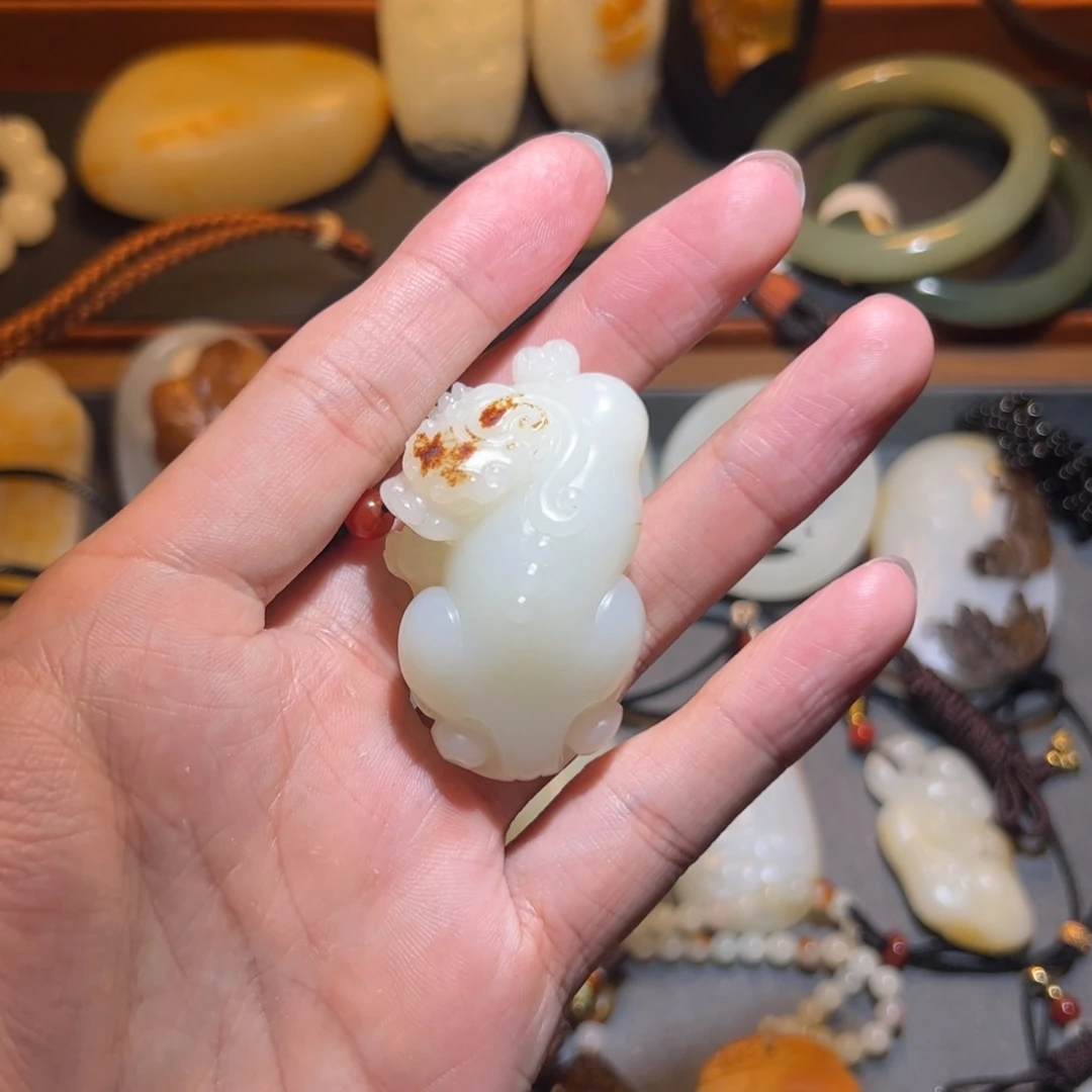 和田玉未镶嵌颈饰飞*儿