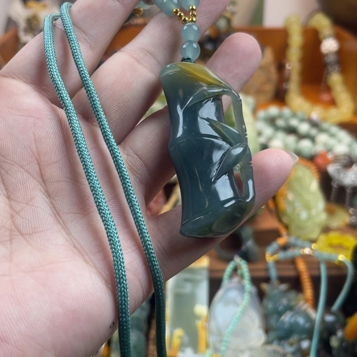 蛇纹石玉未镶嵌吊坠