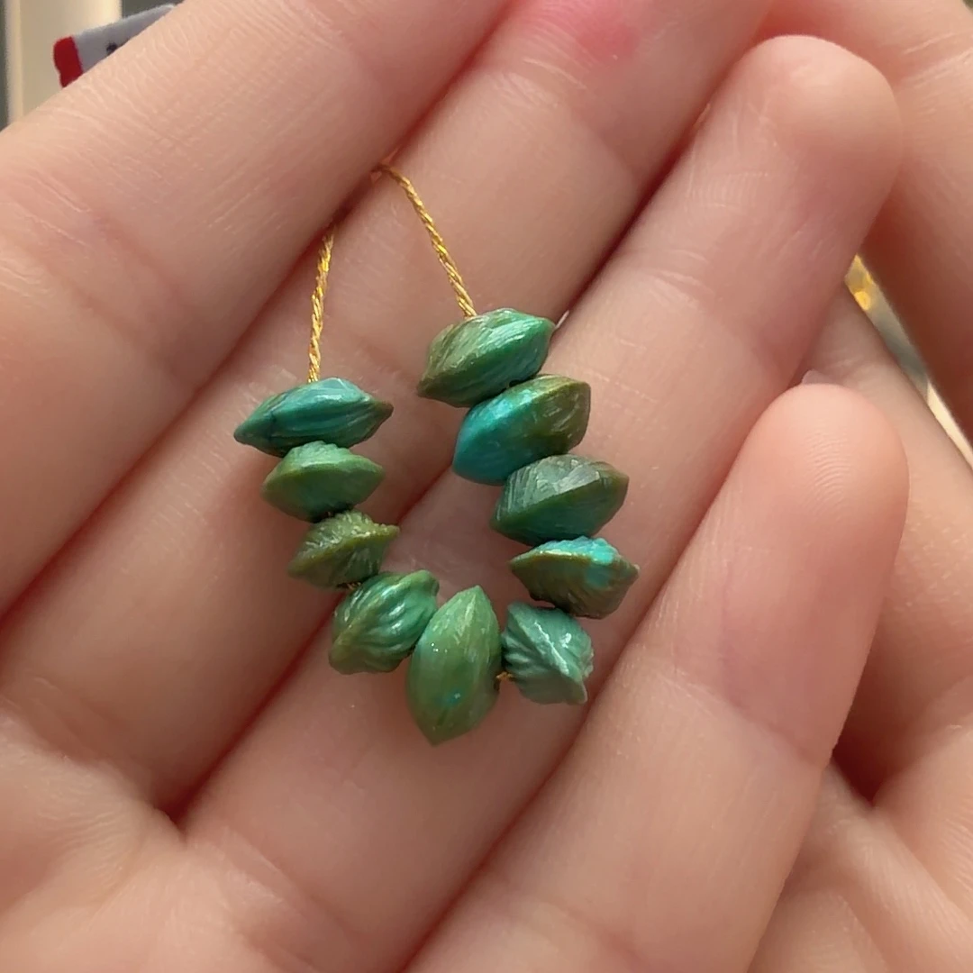 绿松石未镶嵌颈饰