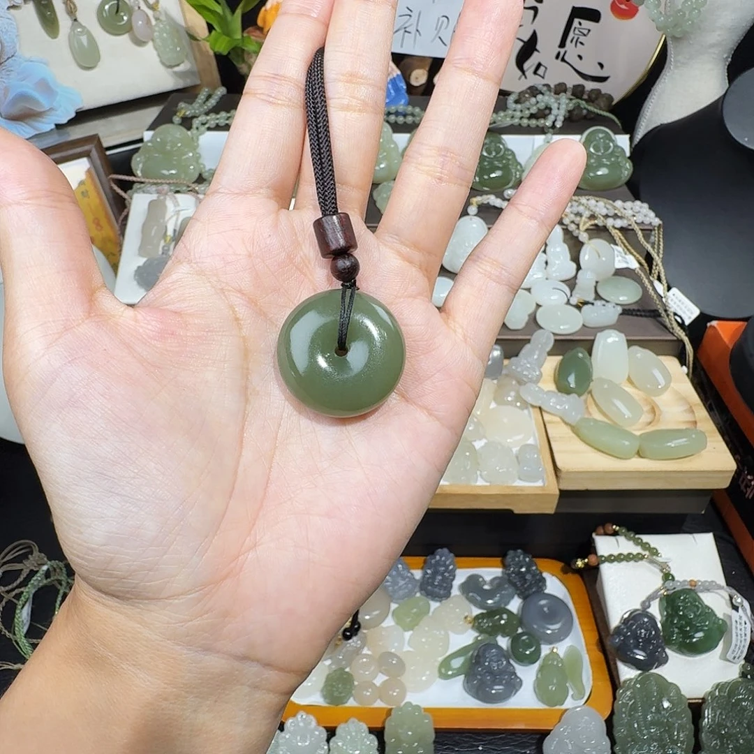 雾***月和田玉未镶嵌颈饰