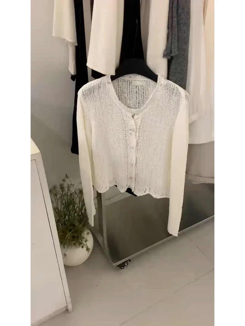 韩系简约百搭短款针织开衫女2025早秋设计感温柔圆领长袖外套上衣