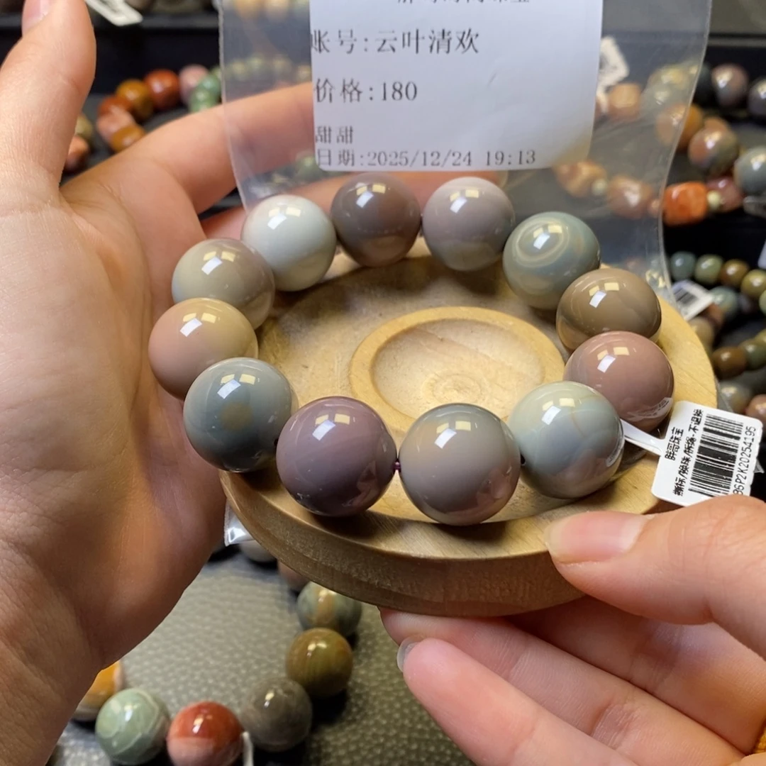 云***欢石英质玉未镶嵌手链