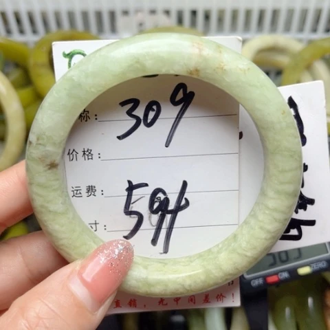 岫岩老玉（透闪石质玉）手镯未镶嵌