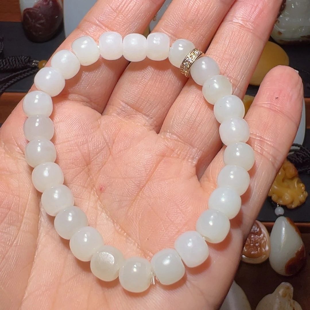 库***车和田玉未镶嵌颈饰