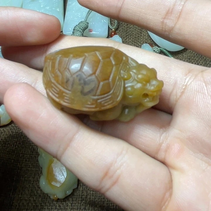 用***9和田玉未镶嵌把件