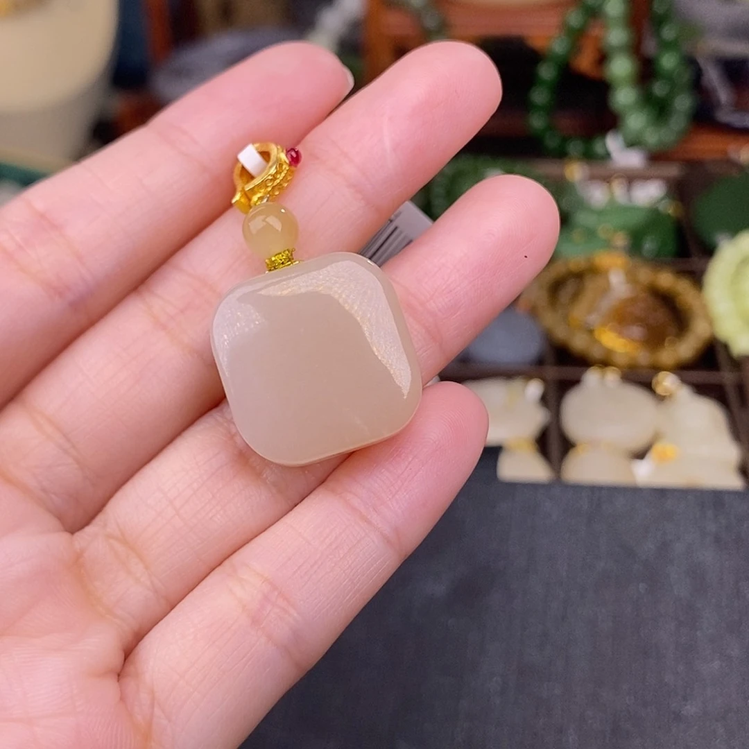 和田玉熟藕粉浓色老料方糖清货价未镶嵌