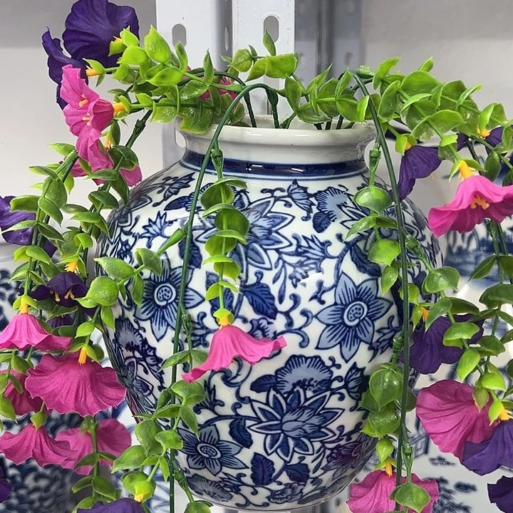 摆件青花瓷手工手绘高温釉下彩，居家摆件壁挂花瓶