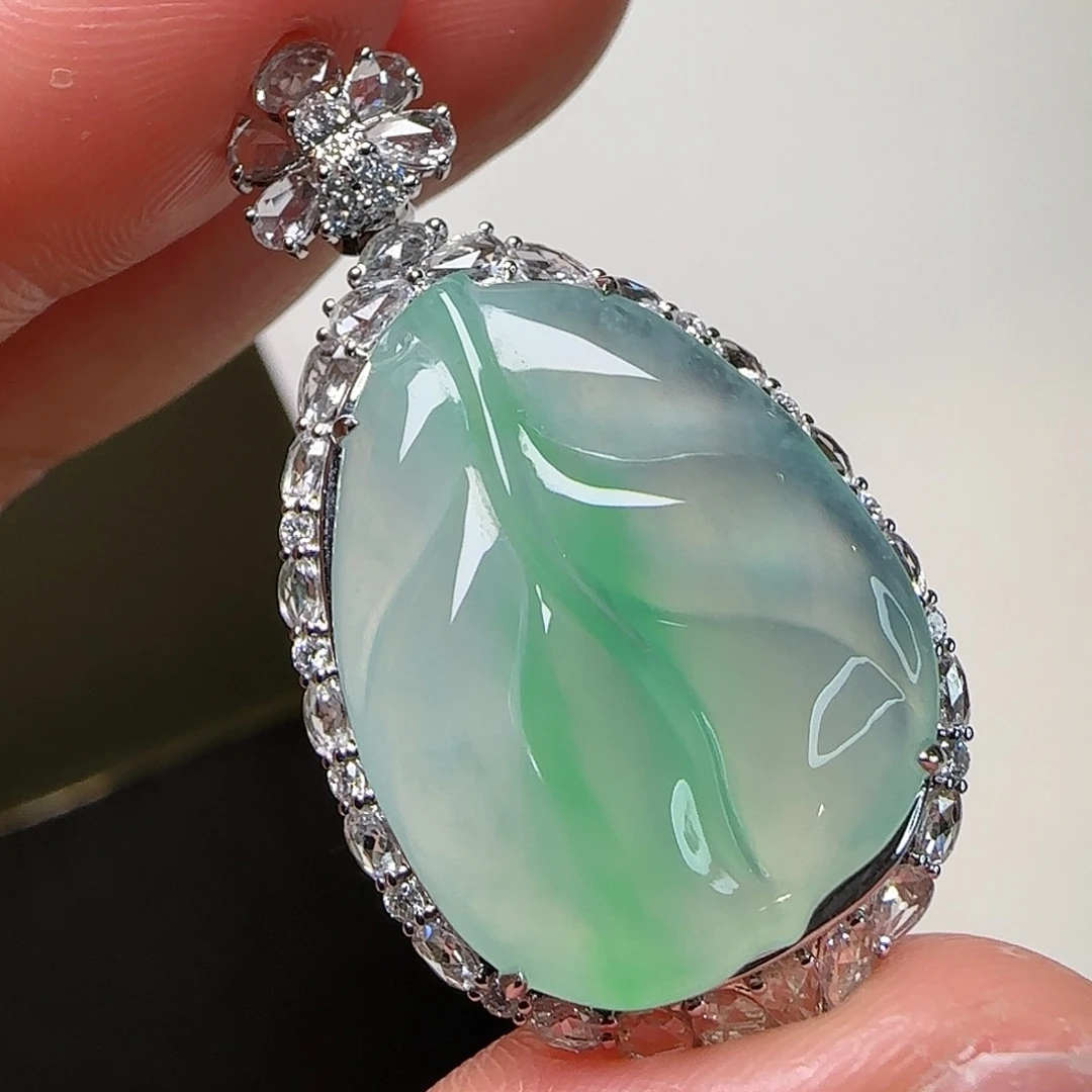 翡翠18K金镶嵌颈饰天然翡翠