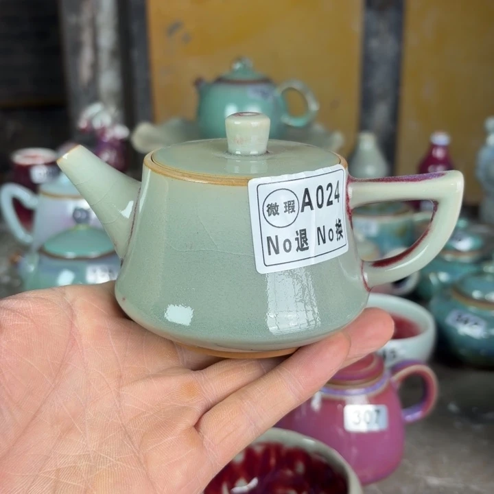A024微瑕钧瓷茶壶