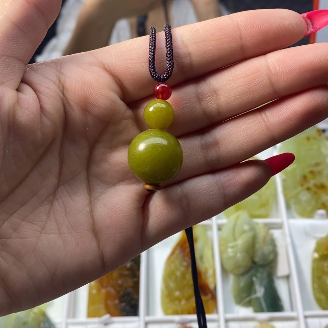蛇纹石玉未镶嵌颈饰随机发