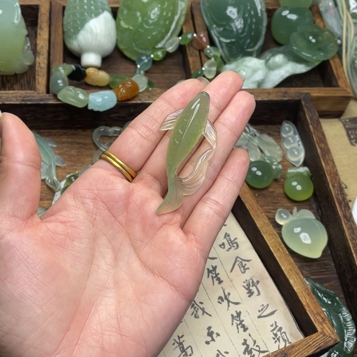 李****蛇纹石玉合金颈饰