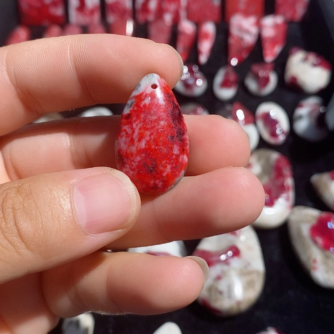 天然辰砂原石水滴吊坠