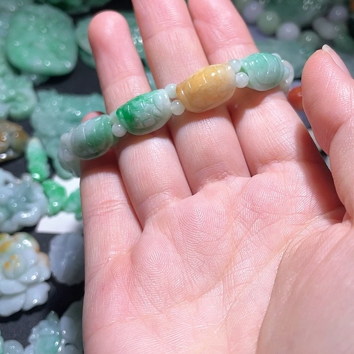 颈饰未镶嵌翡翠天