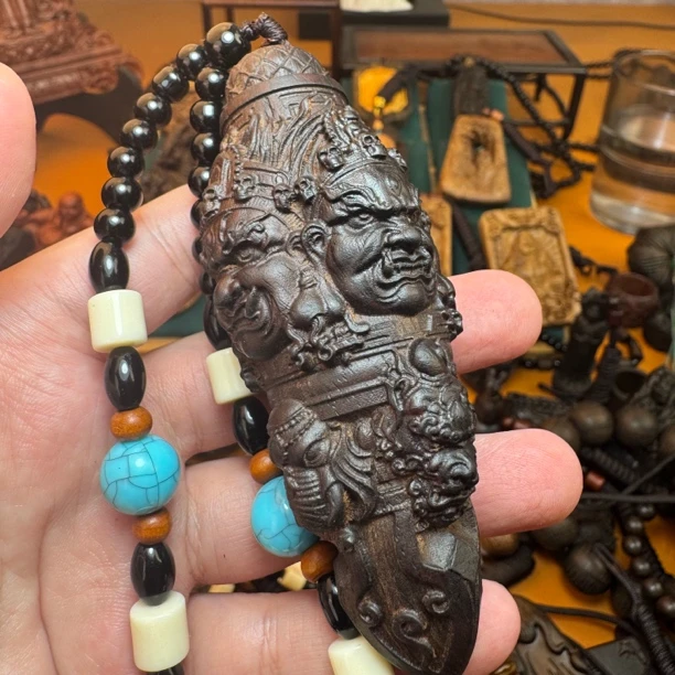 沉香木金刚杵手把件-越南沉香木满工雕刻把玩件