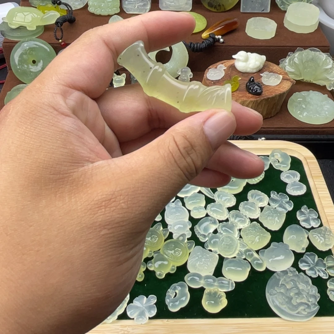 未镶嵌蛇纹石玉颈饰