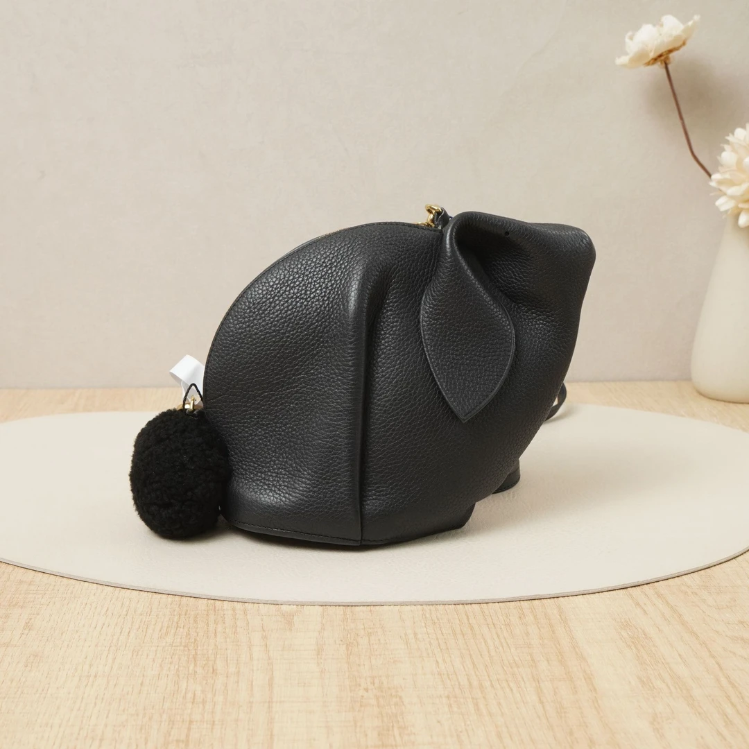 95新 LOEWE/罗意威  罗意威兔子包黑色牛皮/DS044982