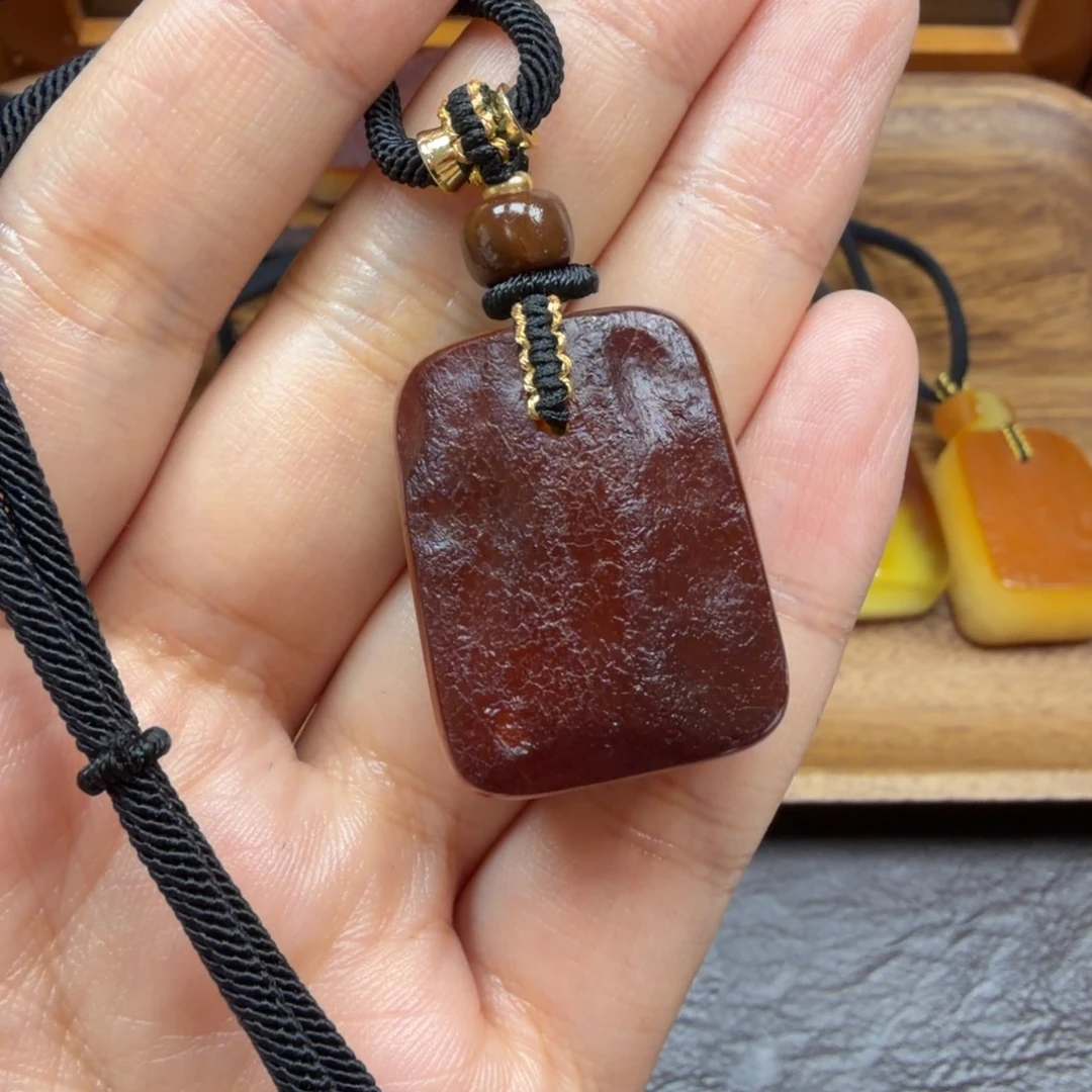 琥珀未镶嵌吊坠(赠链)