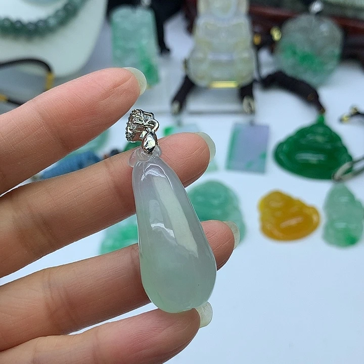 翡翠未镶嵌吊坠(赠链)