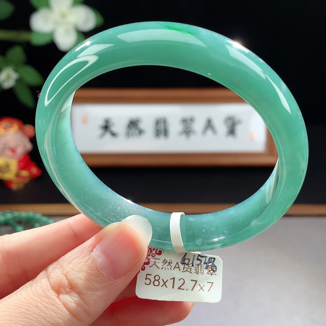 未镶嵌手镯（圆镯）翡翠
