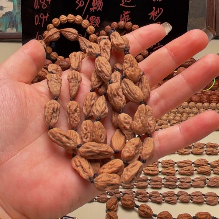 蜗***.文玩核桃吊坠异形