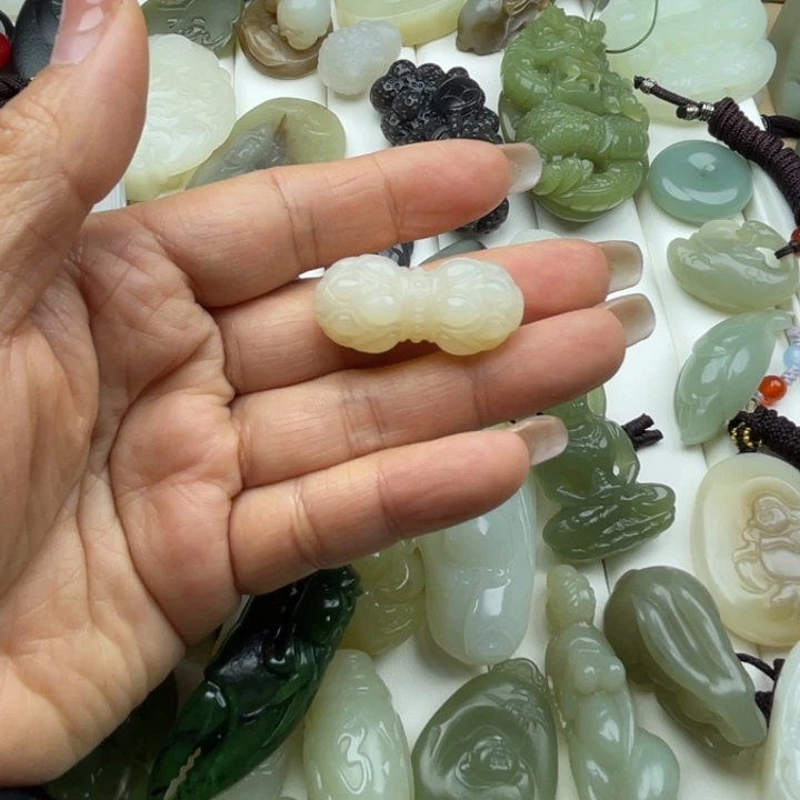 今***怪和田玉未镶嵌颈饰