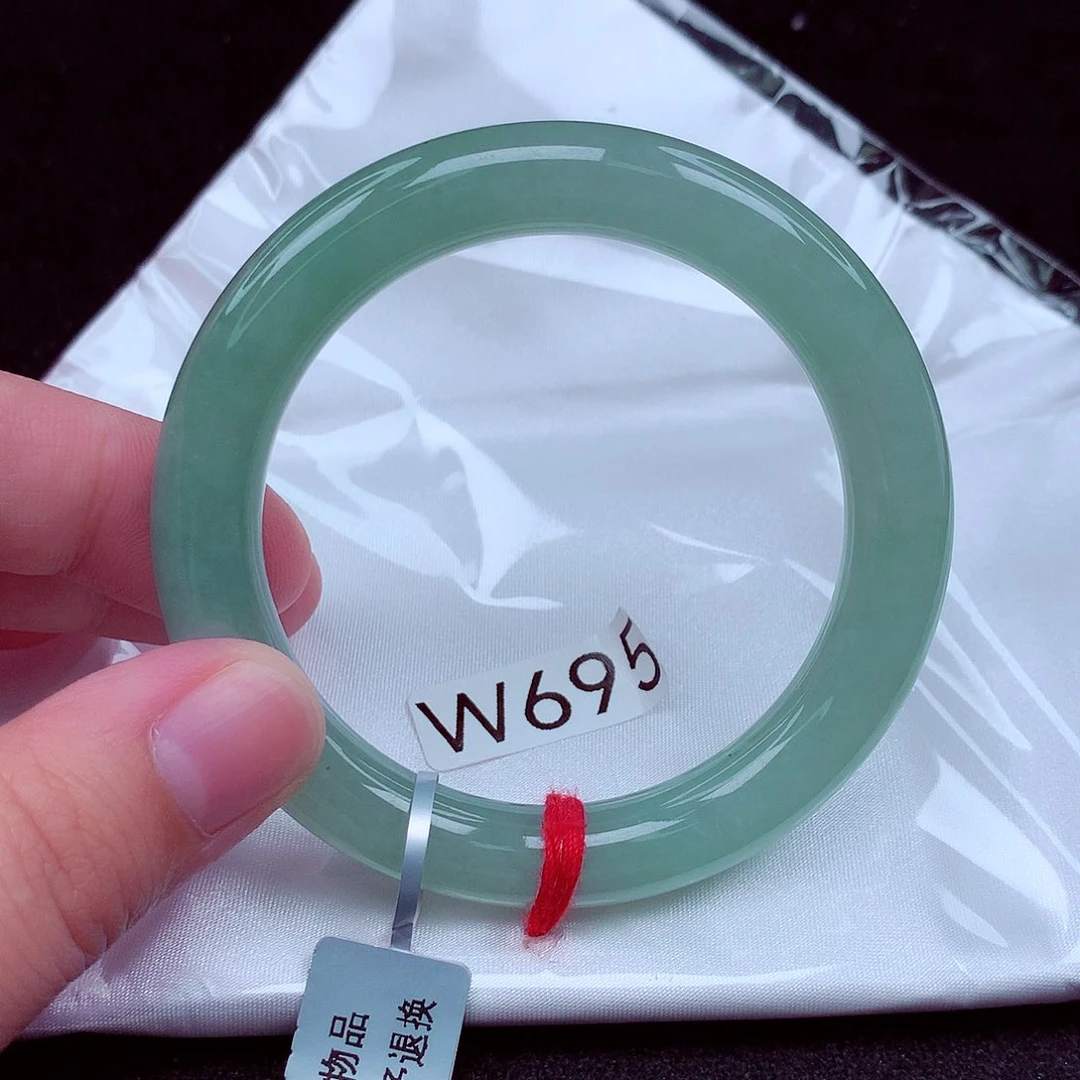 翡翠手镯未镶嵌天然缅甸