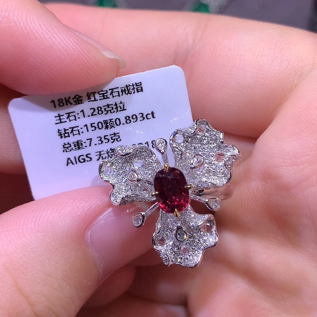 戒指18K金镶嵌红宝石