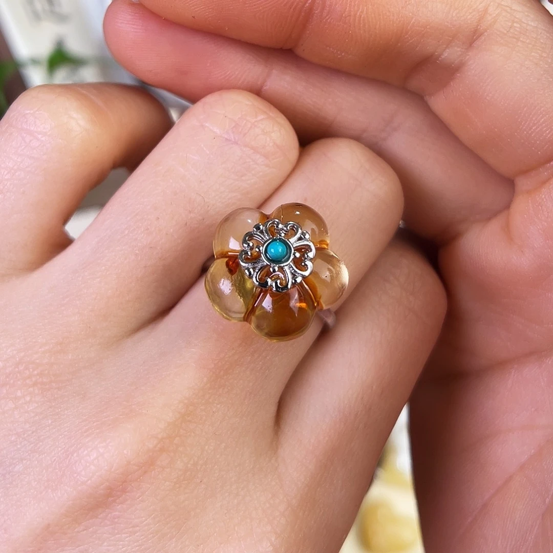 琥珀珠宝奇石未镶嵌。