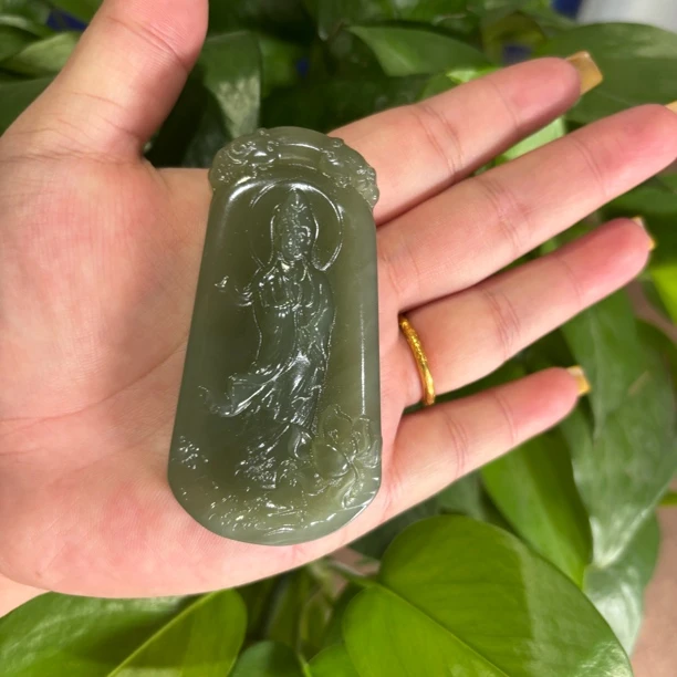 新疆和田玉湖水绿观音
