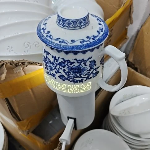 瓷玲珑青花办公杯两个带盖子微瑕疵