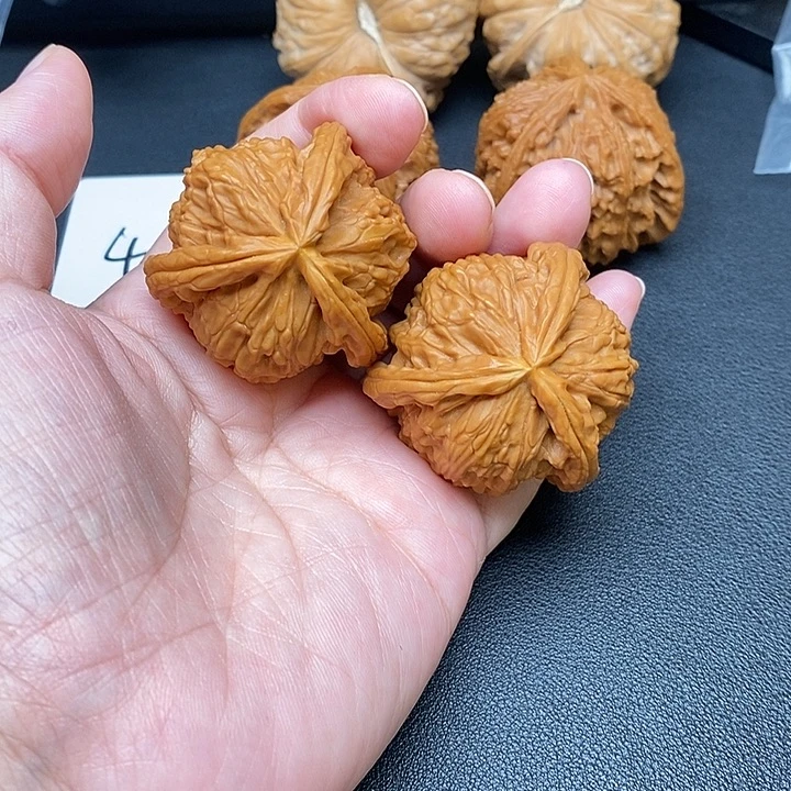 鹊***山文玩核桃把件白奔