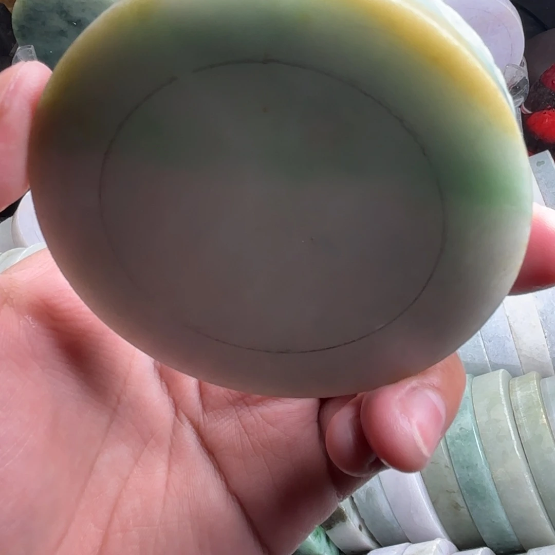 J***.定制翡翠未镶嵌翡翠手镯定制