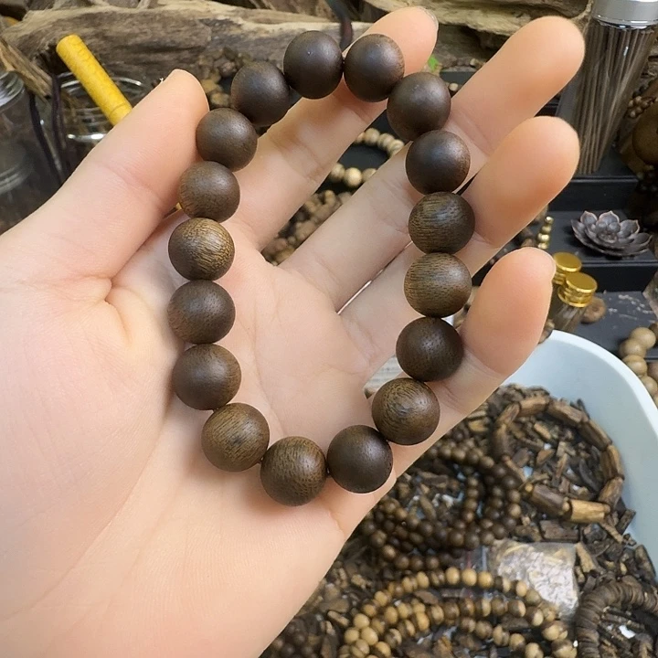 墨***年沉香沉香碎屑海南莺歌绿1.2大13克➕沉香碎屑多样性