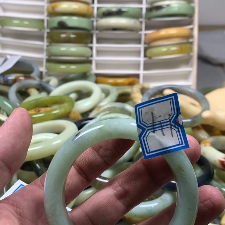 蛇纹石玉手镯未镶嵌l***k