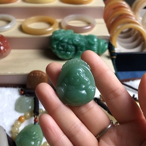 时***间石英质玉未镶嵌颈饰