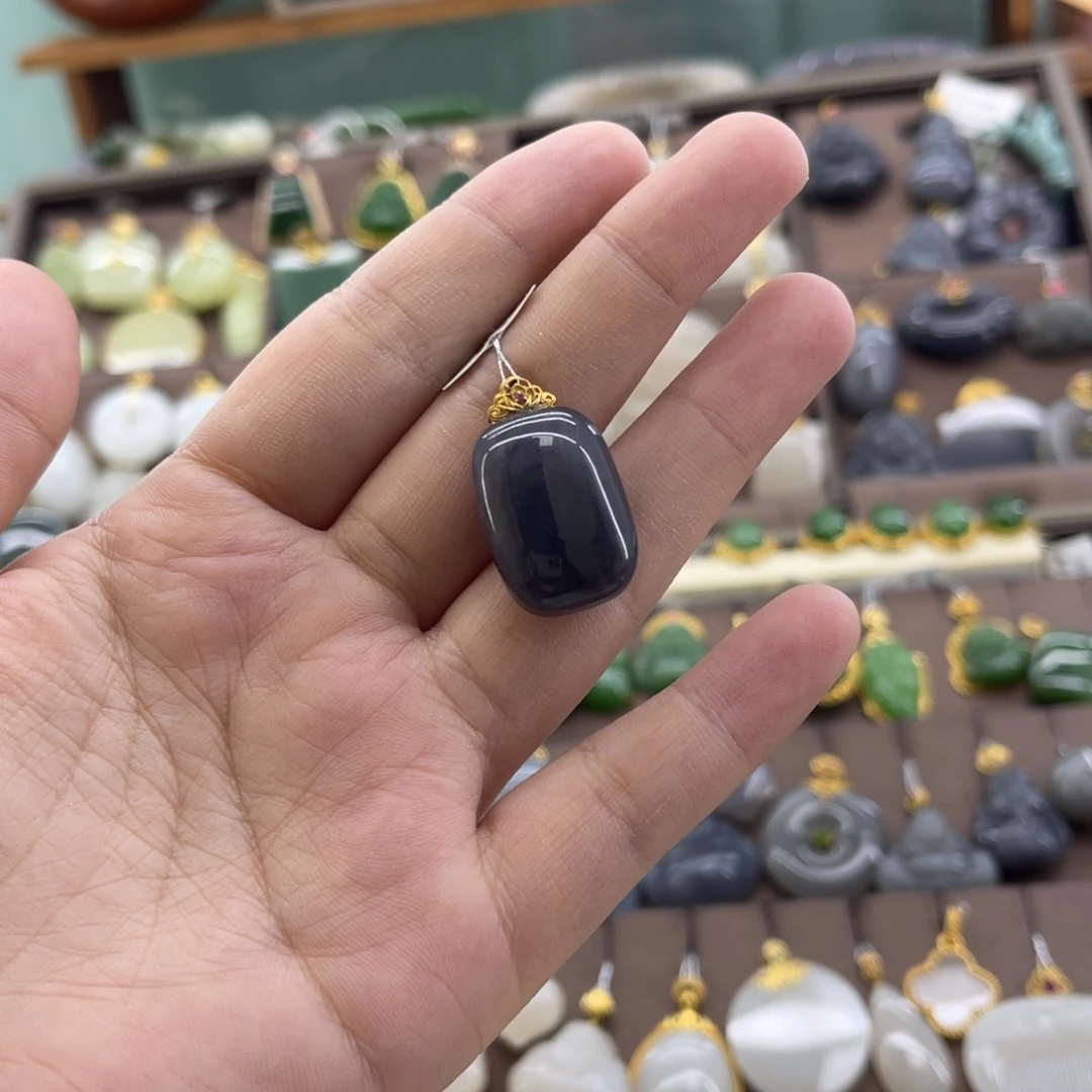 和田玉18K金镶嵌吊坠(赠链)