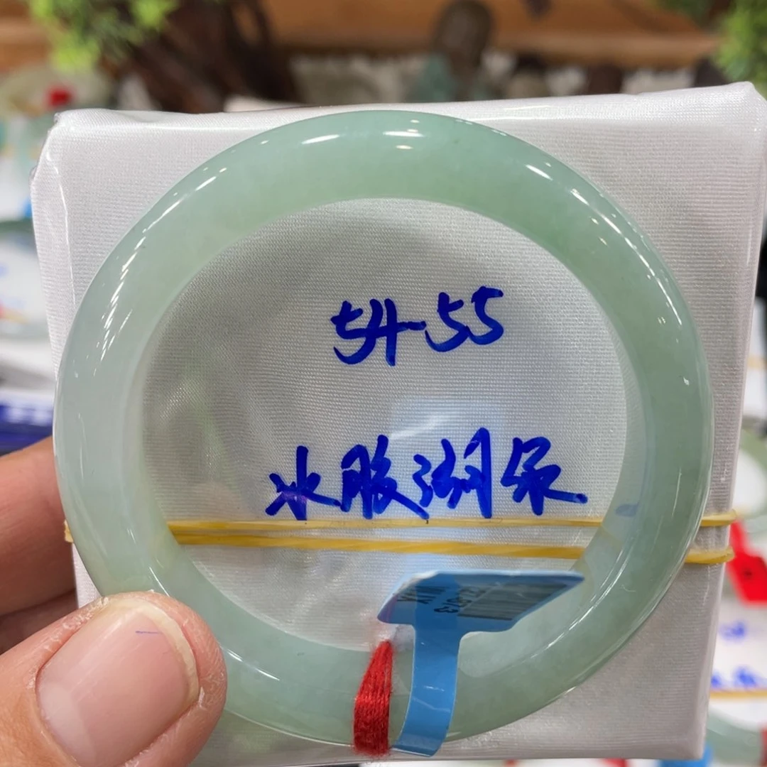 翡翠手镯未镶嵌翡翠