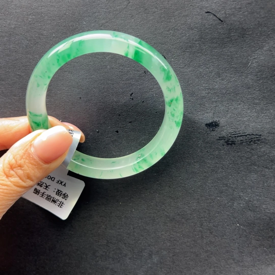 石英质玉（非洲翠）未镶嵌手镯