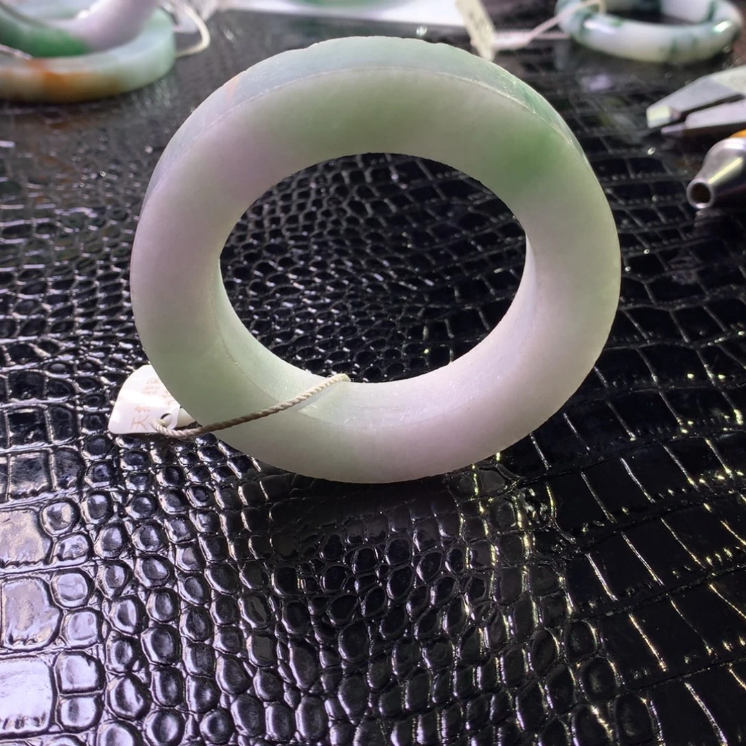 定制翡翠未镶嵌手镯