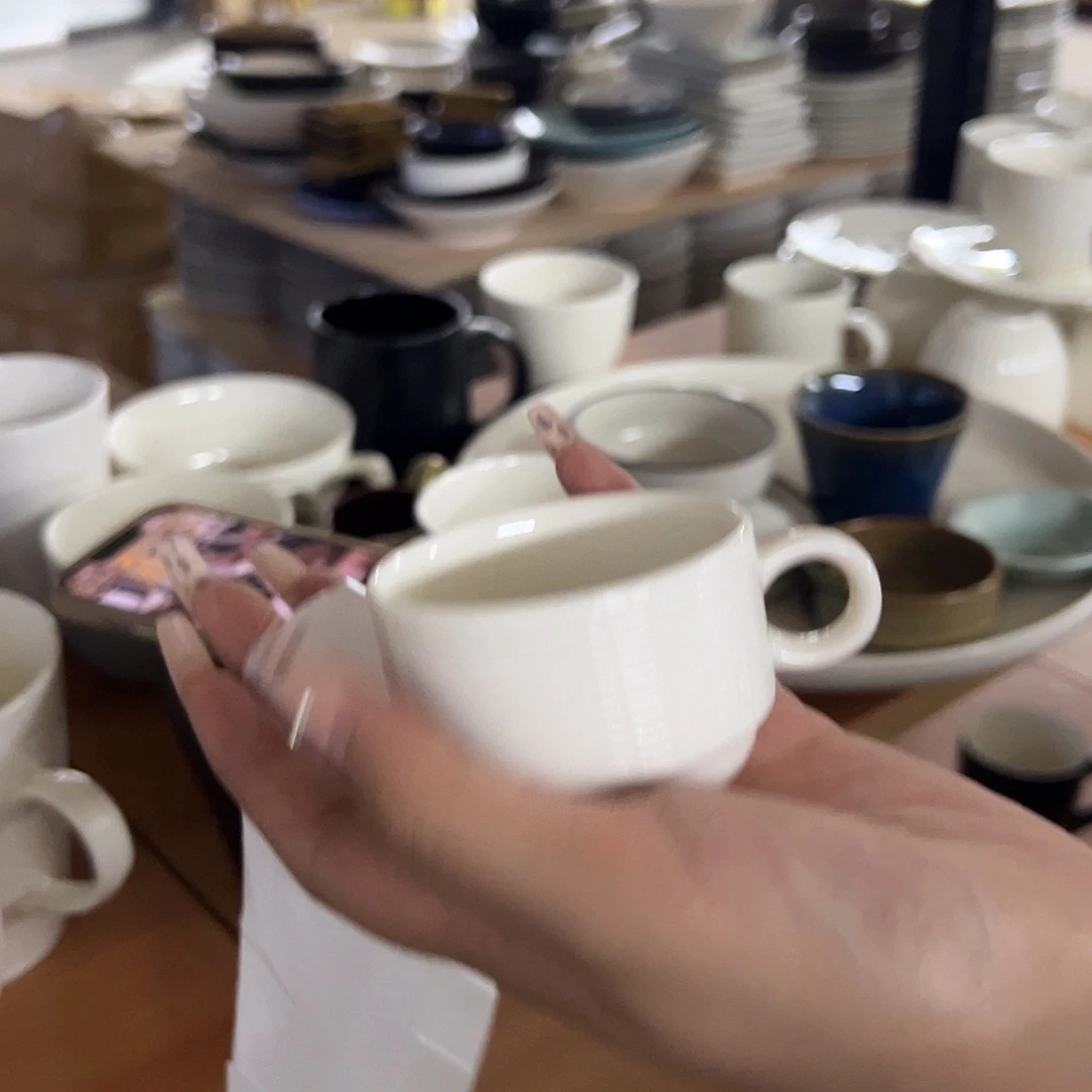 新骨瓷111微瑕暖白波浪纹茶杯