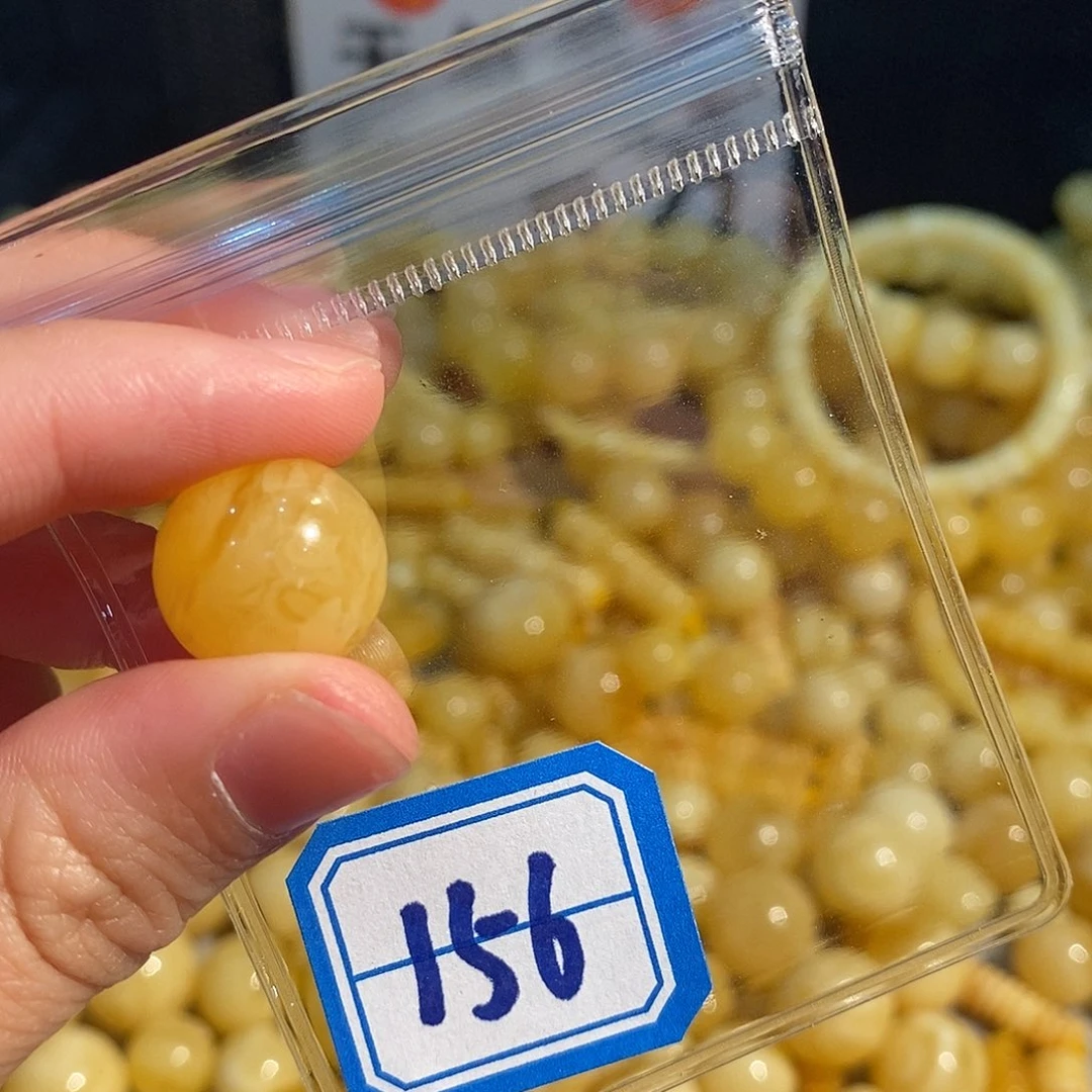 未镶嵌琥珀珠宝奇石156