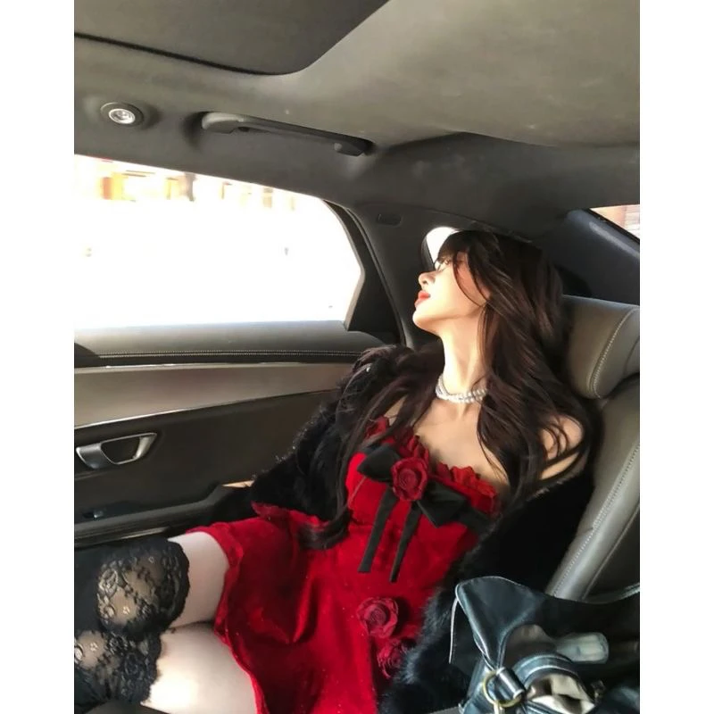 YING高级感新年圣诞战袍法式红色连衣裙子女纯欲辣妹一字肩