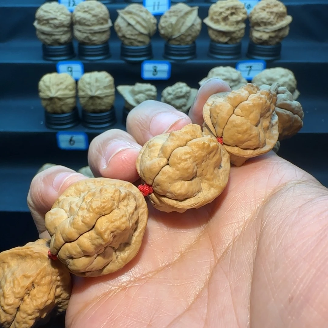 宝***哥桃核把件小云石串