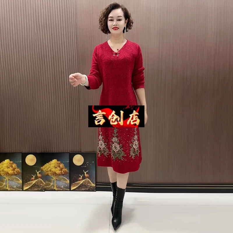 中时尚V妈妈重工钻长洋气烫绣花针裙子气质中老年领减龄连衣裙织
