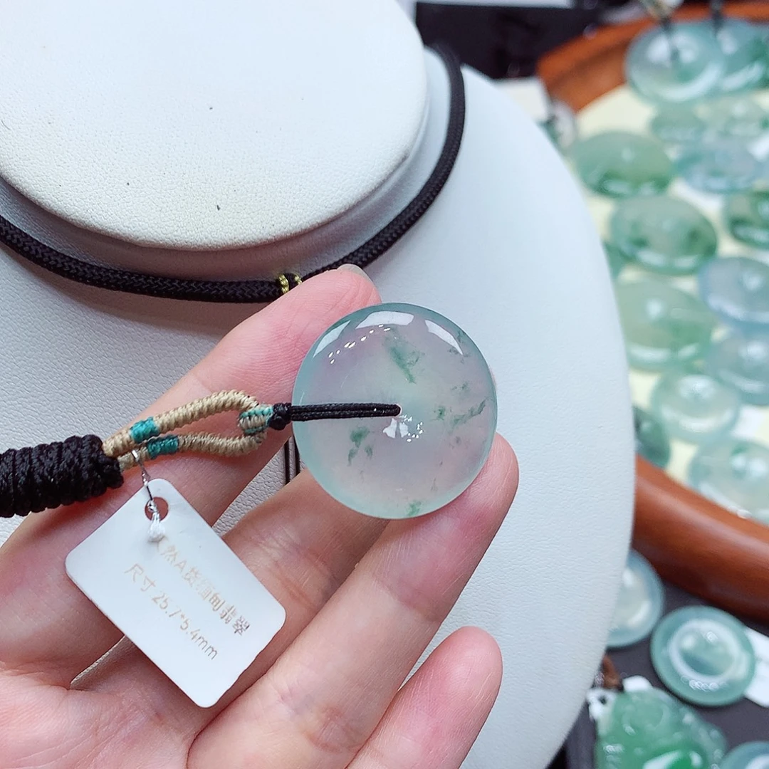 翡翠未镶嵌颈饰编号70，25.7/5.4