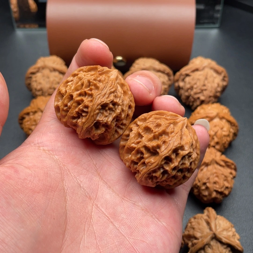 文玩核桃吊坠三角桩型苹果园