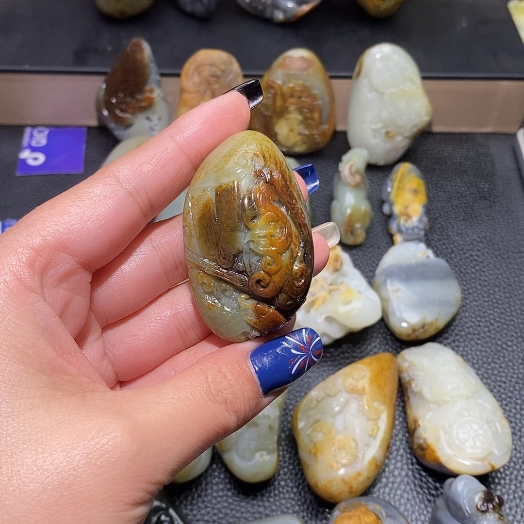 和田玉未镶嵌颈饰